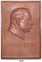 MEDAILLEN AUS PORZELLAN,Staatliche Porzellan-Manufaktur MEISSEN Berlino.J.(1927) braun (E. P. Börner).  80. Geburtstag von Paul von Hindenburg  Einseitige Plakette, rücks. Formnummer B 98 b.  Nicht im Scheuch.  114 x 160 mm.