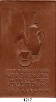 MEDAILLEN AUS PORZELLAN,Staatliche Porzellan-Manufaktur MEISSEN Erfurto.J.(1961) braun.  Verdienst-Plakette d. VVB Keramik  Gipsform  Im Originaletui (verschmutzt).  75 x 125 mm.