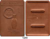 MEDAILLEN AUS PORZELLAN,Staatliche Porzellan-Manufaktur MEISSEN Meisseno.J.(1959) braun.    VBB Keramik zum 10. Jahrestag der DDR   Gipsform   