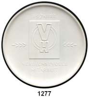 MEDAILLEN AUS PORZELLAN,Moderne Medaillen - Staatliche Porzellanmanufaktur MEISSEN Berlin1972 weiß (148 mm).  Staatliches Maschinenkontor - Für 25 Jahre verdienstvolle Mitarbeit.  W. 5088.