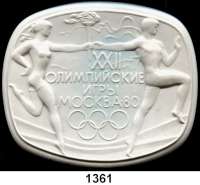 MEDAILLEN AUS PORZELLAN,Andere Hersteller Baranowsky (Moskau)Weiße Hohlmedaille 1980.  Auf die olympischen Spiele in Moskau.  Sportler bei der Übergabe der olympischen Fackel.  Auflage 30 Stück (??).  145 x 121 mm.