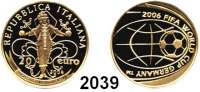 AUSLÄNDISCHE MÜNZEN,E U R O - P R Ä G U N G E N Italien20 EURO 2004. (5,81 g fein). Fußball WM - Mittelalterlicher Ballspieler. Schön 246. KM 243. Fb. 1546. Im Originaletui mit Zertifikat. GOLD