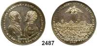 AUSLÄNDISCHE MÜNZEN,Russland Alexander I. 1801 - 1825Versilberter Bronzejeton 1813 (Stetner). Auf die Schlacht bei Leipzig. Brustbild von Kaiser Franz II. und Alexander I. sich gegenüber. / Kaiserlicher Adler über Stadtansicht von Leipzig. 33,2 mm. 12,85 g.
