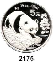 AUSLÄNDISCHE MÜNZEN,China Volksrepublik seit 19495 Yuan 1994 (1/2 Silberunze).  Panda bei der Annäherung an ein Gewässer.  Schön 620.  KM 621.  In Kapsel.