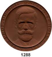 MEDAILLEN AUS PORZELLAN,Moderne Medaillen - Staatliche Porzellanmanufaktur MEISSEN DresdenBraune Medaille 1965 (112 mm).  Technische Universität - Prof. Dr. phil. Roland Scholl.  Auflage 50 Exemplare.  W. 4135.