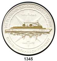 MEDAILLEN AUS PORZELLAN,Moderne Medaillen - Staatliche Porzellanmanufaktur MEISSEN SaßnitzWeiße Medaille 1969, Fährschiff und Wasser gold (94 mm).  Zur Erinnerung an den Eisenbahnfährschiffdienst.  W. 4408.2.1.5.  Auflage 160 Exemplare.