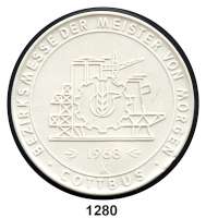 MEDAILLEN AUS PORZELLAN,Moderne Medaillen - Staatliche Porzellanmanufaktur MEISSEN CottbusWeiße Medaille 1968 (64 mm).  Bezirksmesse der Meister von Morgen - In Anerkennung hervorragender Leistungen.  W. 4102.  PROBE.