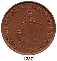 MEDAILLEN AUS PORZELLAN,Moderne Medaillen - Staatliche Porzellanmanufaktur MEISSEN DresdenBraune Medaille 1965 (64 mm).  Rehabilitationszentrum für Berufsbildung.  W. 4133.  Scheuch 1484.a.  Auflage 100 Exemplare.