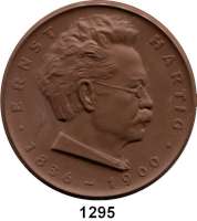 MEDAILLEN AUS PORZELLAN,Moderne Medaillen - Staatliche Porzellanmanufaktur MEISSEN DresdenBraune Medaille 1968 (77 mm).  Technische Universität - Fakultät für Technologie.  Ernst Hartig.  Auflage 250 Exemplare.  W. 4156.