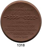MEDAILLEN AUS PORZELLAN,Moderne Medaillen - Staatliche Porzellanmanufaktur MEISSEN ErfurtBraune Medaille 1967 (62 mm).  Rat des Bezirkes - Für hervorragende Leistungen zu Ehren des 50. Jahrestages der großen Sozialistischen Oktoberrevolution.  W. 4210.  Auflage 150 Exemplare.