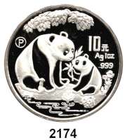 AUSLÄNDISCHE MÜNZEN,China Volksrepublik seit 194910 Yuan 1993 P (Silberunze).  Panda mit Jungtier am Gewässer.  Schön 523.  KM 478  In Kapsel.  Im Originaletui mit Zertifikat.
