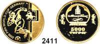 AUSLÄNDISCHE MÜNZEN,Mongolei 5000 Tögrög 2006 (4,56 g fein). Fußball WM 2006 - Spieler im Sturmangriff. GOLD