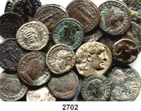 AUSLÄNDISCHE MÜNZEN,L  O  T  S     L  O  T  S     L  O  T  S LOT von 22 antiken Münzen.  Meist Bronzemünzen.  16 bis 27 mm.