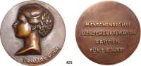 M E D A I L L E N,Personen Munk, Dr. Marie (1885 - 1978)Bronzegußmedaille mit Hochrelief (ER).  Kopf n.l. / 4 Textzeilen.  Dr. Marie Munk war die 1. Landesgerichtsrätin Deutschlands (1930), kämpfte ein Lebenlang für Sozial- und Frauenrechte (Verfechterin der Zugewinngemeinschaft).  73 mm.  212,6 g.