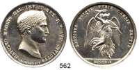 M E D A I L L E N,Napoleon und seine Zeit Silbermedaille 1809 (L. Manfredini).  Auf die Siege des Jahres.  Kopf Napoleons mit Eisenkrone n. r. / Viktoria mit Blitz und Palmzweig in Händen.  42,3 mm.  44,03 g.  Slg. Julius 2111.  Bramsen 862.