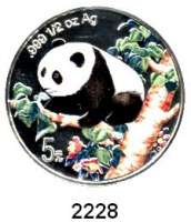 AUSLÄNDISCHE MÜNZEN,China Volksrepublik seit 19495 Yuan 1998 (1/2 Silberunze, Farbmünze).  Schön 1092.  KM 1131.  Panda nach links im Wald.  In Kapsel.