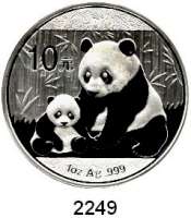 AUSLÄNDISCHE MÜNZEN,China Volksrepublik seit 194910 Yuan 2012 (Silberunze).  Panda mit Jungtier.  Schön 1889.  KM 2029.
