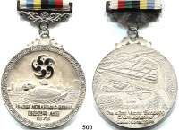 M E D A I L L E N,Schützen Korea Versilberte Medaille 1978.  Offizielle Medaille der Weltmeisterschaften der Schützen in Seoul/Korea.  Medaille mit Öse, Steg und mehrfarbigem Band.  60 mm.  Im Originaletui