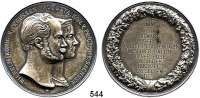 M E D A I L L E N,Freimaurer Berlin Loge Aufwärts.  Silbermedaille (Kullrich) o.J. (graviert 1926).  Zur Silberhochzeit des Bruders Fr. Eschenbach.  Doppelporträt Wilhelm I. von Preußen und seiner Gemahlin Augusta. / Efeu- und Eichenlaubkranz und Gravurfeld.  Sommer K 11.  Punze im Feld 