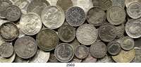AUSLÄNDISCHE MÜNZEN,L  O  T  S     L  O  T  S     L  O  T  S  LOT von 237 meist verschiedenen ausländischen Silberkleinmünzen.  Brutto 790 Gramm.