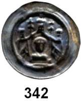 Deutsche Münzen und Medaillen,Magdeburg, Erzbistum Wilbrand von Käfernburg 1235 - 1254 Brakteat.  0,48 g.  Moritzpfennig.  Unter einem Portal mit Spitzgiebel das Brustbild des hl. Moritz mit Nimbus, in jeder Hand eine Fahne, über dem Portal drei Kuppeltürme.  Mehl 592 a.  Slg. Bonhoff 769.  Mit altem Bestimmungszettel der Firma Henry Seligmann, Hannover.