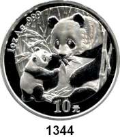 AUSLÄNDISCHE MÜNZEN,China Volksrepublik seit 1949 10 Yuan 2005 (Silberunze).  Sitzender Panda mit stehendem Jungtier.  Schön 1467.  KM 1589.  In Kapsel.
