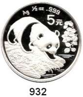 AUSLÄNDISCHE MÜNZEN,China Volksrepublik seit 1949 5 Yuan 1994 (1/2 Silberunze).  Panda bei der Annäherung an ein Gewässer.  Schön 620.  KM 621.  In Kapsel.