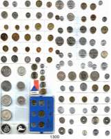 AUSLÄNDISCHE MÜNZEN,L  O  T  S     L  O  T  S     L  O  T  S  LOT von 103 meist modernen Münzen und 2 Münzsätze aus aller Welt.  Darunter 11 Silbermünzen.  Schwerpunkte Ägypten und Polen.