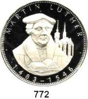 M E D A I L L E N,Personen Luther, Martin Feinsilbermedaille 1993.  Brustbild Luthers nach vorn, im Hintergrund die Schloßkirche zu Wittenberg.  40 mm.  20,02 g.