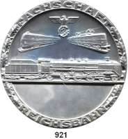 M E D A I L L E N,Eisenbahn  Einseitige Zinnmedaille o.J. (um 1939).  Fachschaft Eisenbahn.  Drei Schienenfahrzeuge auf Gleisen aus dem Schnellzugverkehr : vorn in der Mitte die Dampflokomotive 01, oben links der Dieseltriebwagen 