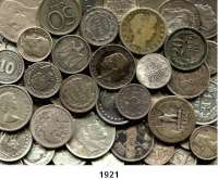 AUSLÄNDISCHE MÜNZEN,L  O  T  S     L  O  T  S     L  O  T  S  LOT von 81 ausländischen Silberkleinmünzen.  Brutto 270 Gramm.