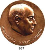 M E D A I L L E N,Universitäten Kiel Bronzemedaille o.J.  Bernhard - Harms - Preis des Instituts für Weltwirtschaft an der Universität Kiel.  Kopf von Bernhard Harms n. r./ Leeres Feld und Umschrift.  60 mm.  121,8 g.