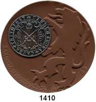 MEDAILLEN AUS PORZELLAN,Staatliche Porzellan-Manufaktur MEISSEN Meissen 1989 braun (64 mm).  BFA Numismatik Dresden.  Mit eingeklebter versilberter Kupfermedaille. Als Silbermedaille verliehen.