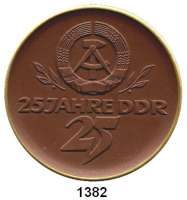 MEDAILLEN AUS PORZELLAN,Staatliche Porzellan-Manufaktur MEISSEN Meissen 1974 braun, Randstab der Vorderseite gold.  25 Jahrfe DDR.