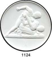 MEDAILLEN AUS PORZELLAN,Staatliche Porzellan-Manufaktur MEISSEN Berlin 1988 weiß (102 mm).  Nationales Olympisches Komitee der DDR.  Zwei griechische Ringer.