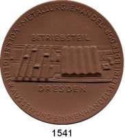 MEDAILLEN AUS PORZELLAN,Andere Hersteller Sonstige Hersteller o.J. braun.  Metallurgiehandel - Volkseigener Aussen- und Binnenhandelsbetrieb der DDR.  In Anerkennung 10jähriger Betriebszugehörigkeit.  65 mm.