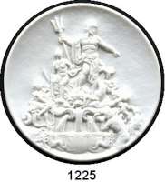 MEDAILLEN AUS PORZELLAN,Staatliche Porzellan-Manufaktur MEISSEN Dresden 2007 weiß (51 mm).  Krankenhaus Dresden-Friedrichstadt.  Mittelteil des Neptunbrunnens im Park des Krankenhauses.