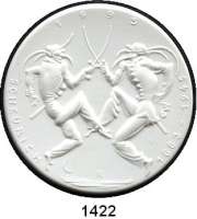 MEDAILLEN AUS PORZELLAN,Staatliche Porzellan-Manufaktur MEISSEN Meissen 1995 weiß (51 mm).  50. Todestag von Paul Scheurich.  Zwei Schwerttänzer.