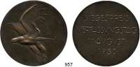 Orden, Ehrenzeichen, Militaria, Zeitgeschichte,Deutschland Weimarer Republik Bronzemedaille 1930.  Siegespreis Verfassungstag 11. August 1930.  90 mm.  160,7 g.  Im Originaletui.