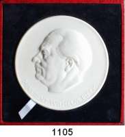 MEDAILLEN AUS PORZELLAN,Staatliche Porzellan-Manufaktur MEISSEN Berlin 1956 weiß (135 mm).  Regierung der DDR - Zum 80. Geburtstag von Präsident Wilhelm Pieck.  Scheuch 1099.n.  Im Originaletui.