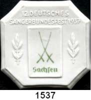 MEDAILLEN AUS PORZELLAN,Andere Hersteller Sonstige Hersteller Einseitige weiße Plakette 1937.  12. Deutsches Sängerbundesfest.  Kurschwerter und 