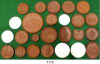 MEDAILLEN AUS PORZELLAN,Staatliche Porzellan-Manufaktur MEISSEN Dresden Sammlung von 25 verschiedenen Medaillen bis 1961 (20x braun und 5x weiß). Scheuch 1264.a, 1268.a, 1293.a, 1303.a, 1315.a,n, 1320.a, 1321.n, 1323.a, 1340.a, 1344.a, 1348.n, 1350.a, 1354.a, 1356.a, 1410.a, 1411.a, 1413.a, 1417.a, 1428.a, 1434.a, 1436.aII, 1451.n, 1452.n und 1465.a.