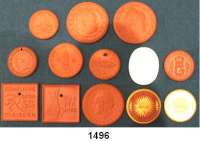 MEDAILLEN AUS PORZELLAN,Staatliche Porzellan-Manufaktur MEISSEN L O T S      L O T S      L O T S Scheuch 1028.a, 1061.a, 1063.a, 1083.a, 1857.a, 2006.a, 2022.n, 2084.a, 2149.a(2), 2206.a, 2225.d, q.  LOT 13 Stück.