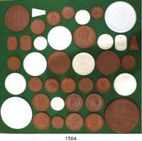 MEDAILLEN AUS PORZELLAN,Staatliche Porzellan-Manufaktur MEISSEN L O T S      L O T S      L O T S LOT von 39 verschiedenen DDR-Medaillen zwischen 1962 und 1969.  Meist nach Katalog Weigelt bestimmt.  37 bis 94 mm Ø