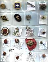 M E D A I L L E N,L O T S L O T S L O T S LOT. von 52 meist verschiedenen Abzeichen/Anstecknadeln. Meist emailliert. ALT/MODERN.