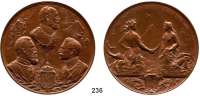 Deutsche Münzen und Medaillen,Preußen, Königreich Wilhelm II. 1888 - 1918 Bronzemedaille 1895 (E. Herter und O. Schultz).  Auf die Vollendung des Nord-Ostsee-Kanals.  Die Brustbilder der drei deutschen Kaiser und drei Wappen. / Zwei Meeresgestalten reichen sich die Hand.  60 mm  93,74 g.  Im Originaletui mit Golddruck 