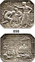 M E D A I L L E N,Wirtschaft/Industrie  Achteckige Silberplakette o.J. der 1836 gegründeten Handelskammer von Valenciennes.  40 x 33 mm.  25,63 g.  Randpunze: ARGENT.