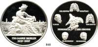 M E D A I L L E N,Städte Berlin Silbermedaille 1987 (V. Huster nach E. Weigand). 750 Jahre Berlin. Sitz Berolina. / Köpfe von Friedrich d. Großen, Friedrich Wilhelm der große Kurfürst, Koch, Leibniz, Humboldt und Schinkel. 70 mm. 155,5 g. Geprägt in der Hamburgischen Münze. Im Originaletui mit Zertifikat.