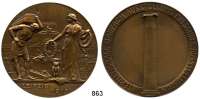 M E D A I L L E N,Städte Leipzig Bronzemedaille 1913 (H. Schneider). Auf die Internationale Baufachausstellung. Säule. / Frau verteilt Kränze auf einer Baustelle, davor Mann mit Steinquader auf dem Rücken.. 60,2 mm. 92,7 g.