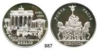 M E D A I L L E N,Medailleur Helmut König (Zella-Mehlis) Silbermedaille 1991. 200 Jahre Brandenburger Tor. Pferdekutsche vor Brandenburger Tor. / Quadriga. 40 mm. 30,93 g. Engler 855.